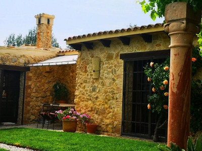 K800_2 Toldo hängt.JPG (100.22 KiB) 2938 mal betrachtet Das Segel beschattet jetzt die Essecke vor der Küche