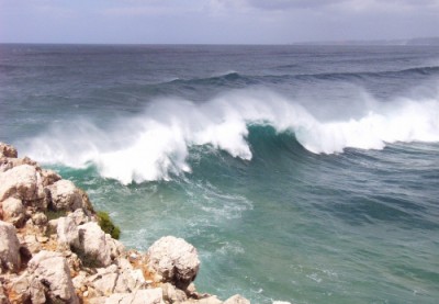 Praia da Bordeira - Wellen.JPG