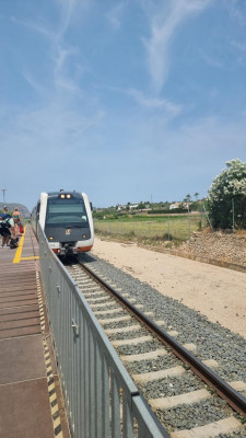 6 der Zug war pünktlich.JPG (148.88 KiB) 7638 mal betrachtet Der Zug aus Richtung Denia rollt pünktlich ein