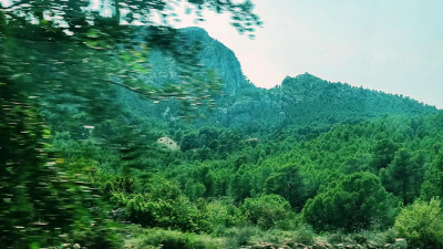 14 schroffen Gebirgen.JPG (197.82 KiB) 5513 mal betrachtet an schroffen Gebirgshängen