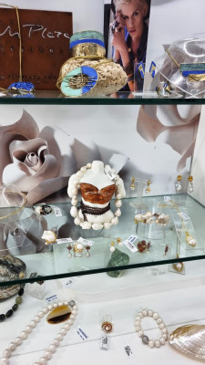 26 Schmuck 20230628_165031.JPG (139.01 KiB) 7638 mal betrachtet reichlich Schmuck im Angebot