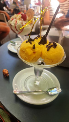 25 Endlich eins meiner Lieblinges-Eise - Mandarine.JPG (65.62 KiB) 3895 mal betrachtet Nach der "langen" Fahrt wird es Zeit für ein Päuschen. In einem Eiscafé finde ich eine meiner Lieblingseissorten: Mandarine!!!!