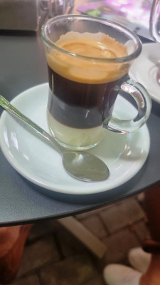26 Kalorienreich - un bonbón.JPG (55.7 KiB) 4003 mal betrachtet Der Café bombón mit der dicken Schicht Kondenzmilch ist mir doch zu kalorienreich