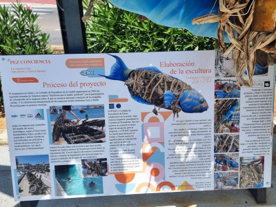 28 Plakat.JPG (119.63 KiB) 4003 mal betrachtet Der Stadtrat von Denia und die Fischergenossenschaft der Stadt organisierten im Jahr 2022 zum zweiten Mal die Aktion "Symbiose für die Umwelt", deren Ziel es ist, das Meer von Unrat zu reinigen. Freiwillige der Firma Indra und die Firma Adidas haben sich daran beteiligt. Und die lokalen Unternehmen >Industrias Auro< und >Bottle Reycycling< haben den Abfall kostenlos recycelt.