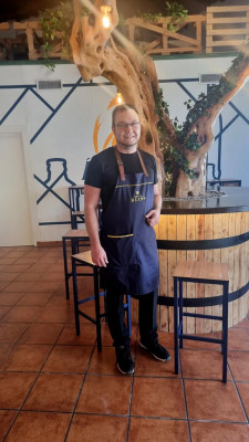 Der sympathische Chef Salva - genauso nett und aufmerksam wie seine junge Crew