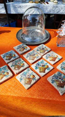 K800_alte Küchenkacheln.JPG (146.86 KiB) 3989 mal betrachtet Wer alte, handbemalte Kacheln sucht,