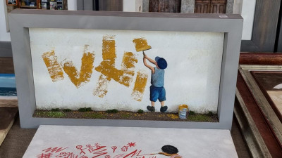 K800_Faantasievolle Bilder.JPG (137.04 KiB) 3989 mal betrachtet Doch dieser Lümmel braucht keinen Setzkasten, er<br />nimmt gleich den Quast