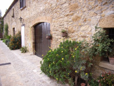 Peratallada - Gasse 1.JPG