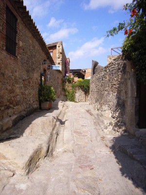 Peratallada - Karrenspuren 1.JPG