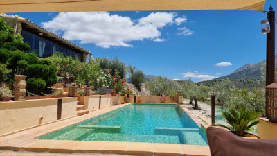 K800_Pool-Lounge.JPG