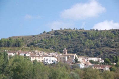 Benimassot, dahinter die Sierra Almudaina