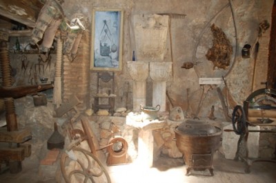 antike Stücke aus dem Palast.JPG (119.58 KiB) 4030 mal betrachtet antike Stücke aus dem Palast der Borgia