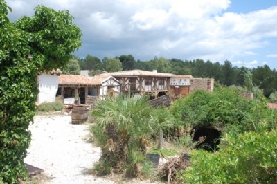 Das Gästehaus (Fachwerk) im Hintergrund