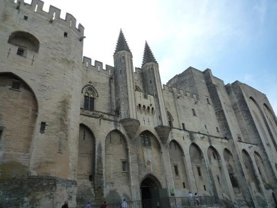P1030720.JPG (52.99 KiB) 3401 mal betrachtet Papstpalast in Avignon