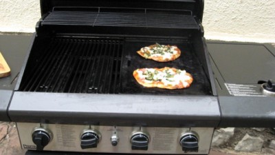 gegrillte Pizza 009 [640x480].JPG