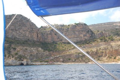 Cala de Moraig 2009 - die steile Straße führt von links unten nach rechts oben...