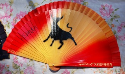 Souvenirfächer in spanischen Farben