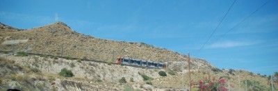 Zwischen ALicante und Villajoyosa: In unmittelbarer Nähe der Strände fährt die Bahn.