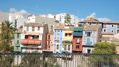 und die hängenden Häuser oberhalb des Barranco