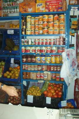 Ultramarino 1.jpg (887.53 KiB) 8147 mal betrachtet Sorgfältig aufgestapelte Dosen - das Etikett muss nach vorne zeigen.