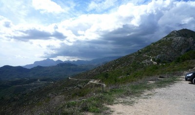 über der Aitana brauen sich dunkle Wolken zusammen