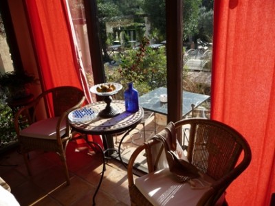 Blick vom Esszimmer in den Garten