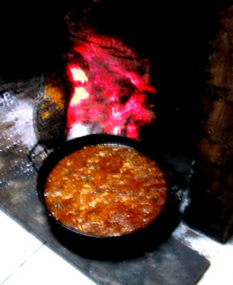 IMG_3472.JPG (57.04 KiB) 5293 mal betrachtet Leider völlig verwackelt aber trotzdem wildromantisch: unsere gazpacho manchego simmerte am offenen Kamin
