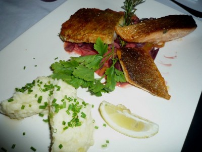 Fischplatte mit Rote Beete und Kartoffelpürree