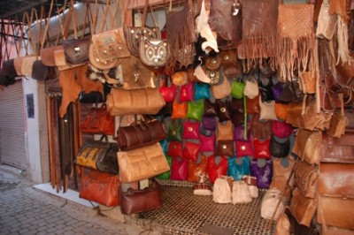 16 Ledertaschen.JPG (142.12 KiB) 3158 mal betrachtet Farbenfrohe Ledertaschen,