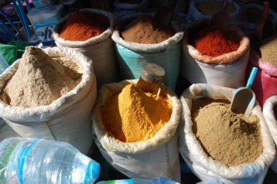 21 Duftende Gewürzberge in den Souks.JPG (131.92 KiB) 3158 mal betrachtet Dufende Gewürzberge in den Souks