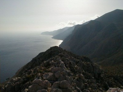 halki 034.jpg (64.31 KiB) 2108 mal betrachtet die Steilküste
