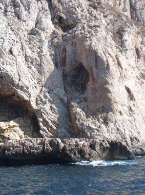 Pesquera im Felsen