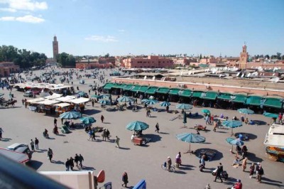 Fna.JPG (107.22 KiB) 2782 mal betrachtet Ort des Attentats: Jemaa-el-Fna-Platz, Marrakesch