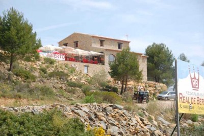 DSC_1014.JPG (108.89 KiB) 4140 mal betrachtet Das Restaurant von unten gesehen, von der Terrasse hat man sicher einen schönen Blick auf die Sierra Bernia.