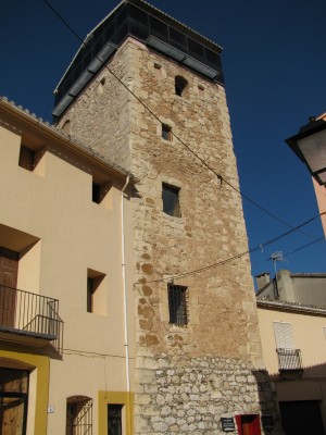 Torre Medieval/Torre Señorial aus dem 16. Jh., <br />der gegenwärtig ein Traubenmuseum, das Museo de la Pasa, beherbergt