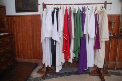 DSC_1298 Priesterkleidung.JPG