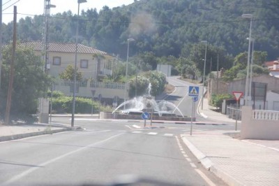 Neuer Brunnen mit Wappen an der CV 720